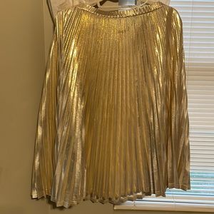 Metallic gold, pleated skirt
